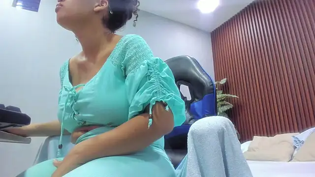 agata18  online show from April 4, 7:31 pm