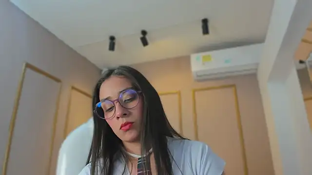 NahimiThompson online show from February 6, 7:43 pm