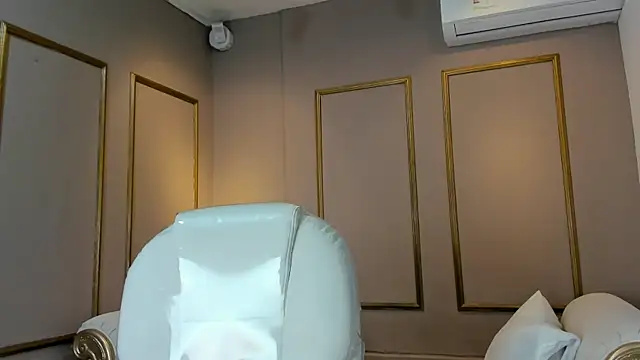 NahimiThompson online show from January 8, 7:31 pm