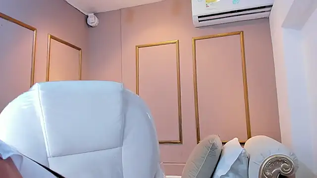 NahimiThompson online show from November 21, 7:46 pm