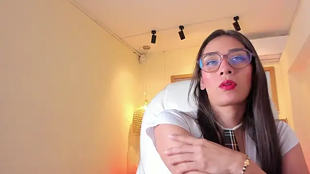 NahimiThompson online show from March 24, 7:47 pm