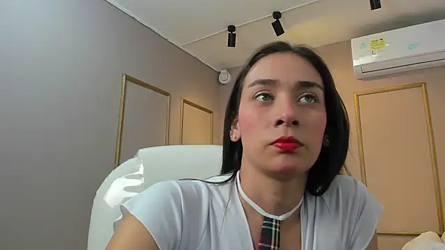 NahimiThompson online show from February 20, 7:38 pm