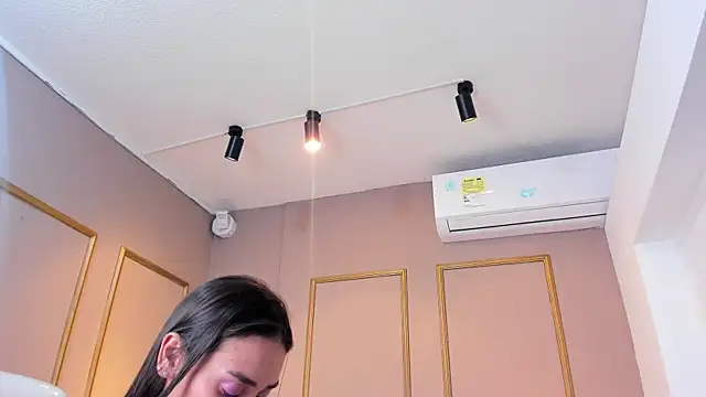 NahimiThompson online show from November 13, 7:40 pm