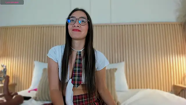 NahimiThompson online show from March 3, 7:32 pm