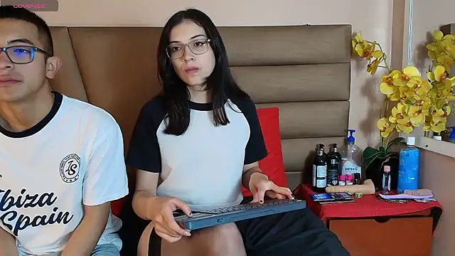 Crimsonsecretts online show from January 15, 12:30 pm