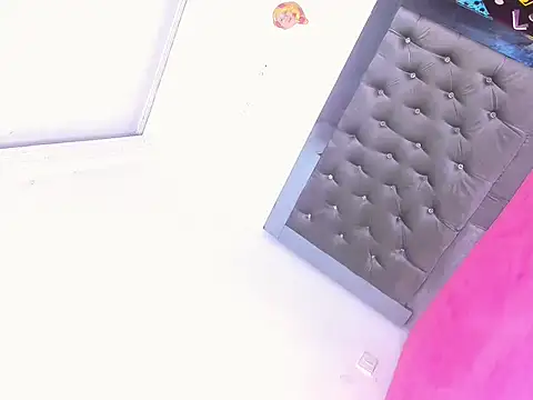 Snapshot of shopy_horny chatting on December 14, 8:42 am shopy horny online show from December 14, 8:42 am