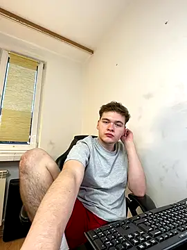 Snapshot of danielxfun chatting on December 17, 2:33 pm danielxfun online show from December 17, 2:33 pm