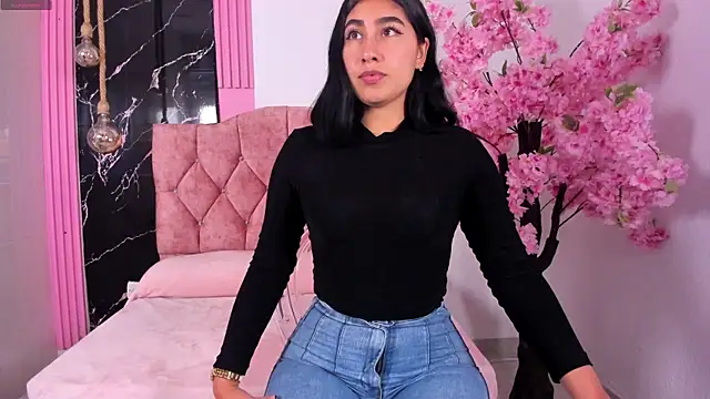 Snapshot of Maily_camerun chatting on November 5, 4:21 pm Maily camerun online show from November 5, 4:21 pm