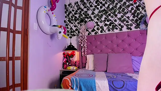 Snapshot of Violet-Storm- chatting on October 25, 7:58 pm Violet-Storm- online show from October 25, 7:58 pm