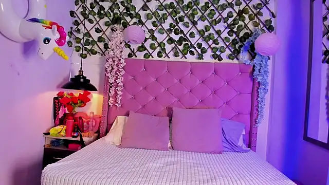 Snapshot of Violet-Storm- chatting on October 24, 8:41 pm Violet-Storm- online show from October 24, 8:41 pm