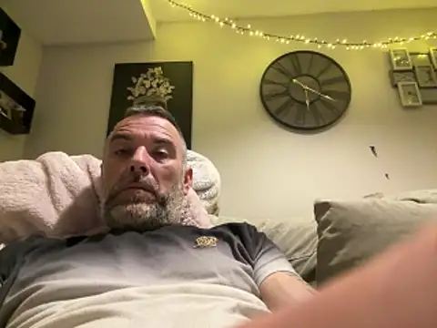 plymouthlad82 online show from April 3, 11:22 pm