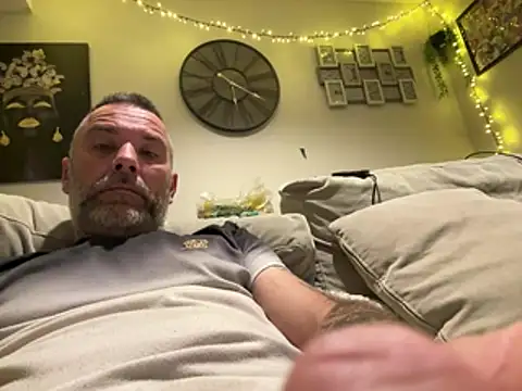 plymouthlad82 online show from April 22, 10:16 pm