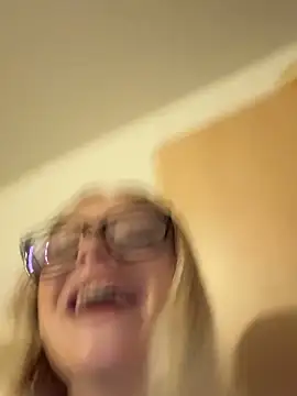 Snapshot of Lilbratofficial chatting on November 8, 7:39 pm Lilbratofficial online show from November 8, 7:39 pm