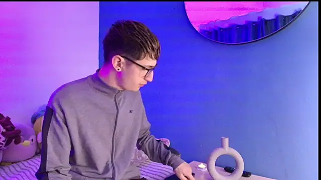 Erick Taylor3 online show from February 7, 8:39 pm