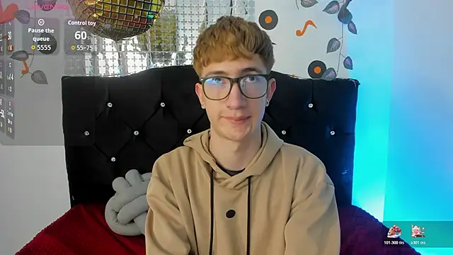 Snapshot of Erick_Taylor3 chatting on November 4, 6:01 pm Erick Taylor3 online show from November 4, 6:01 pm