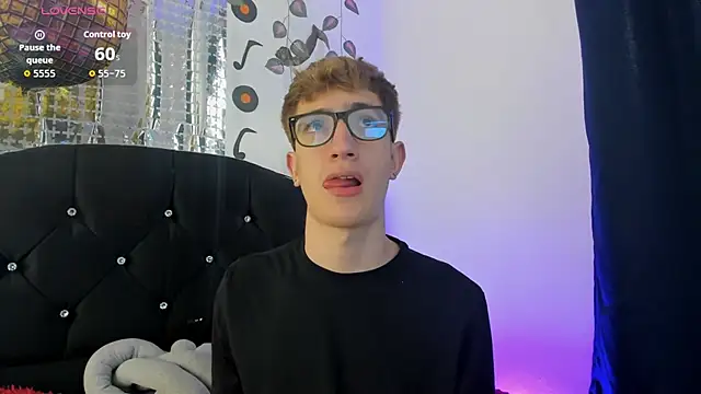 Snapshot of Erick_Taylor3 chatting on November 6, 5:39 pm Erick Taylor3 online show from November 6, 5:39 pm