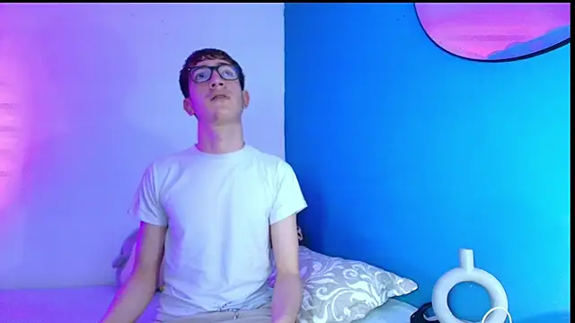 Erick Taylor3 online show from February 9, 8:51 pm