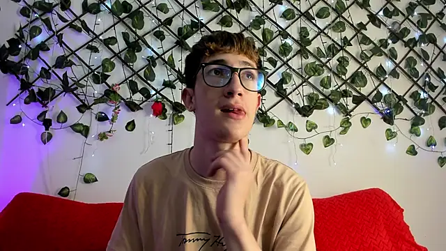 Snapshot of Erick_Taylor3 chatting on October 23, 5:33 pm Erick Taylor3 online show from October 23, 5:33 pm