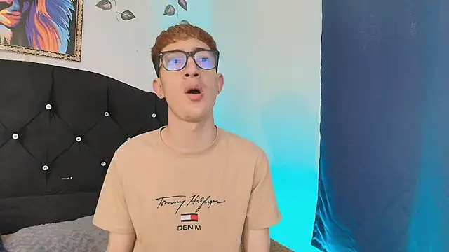 Snapshot of Erick_Taylor3 chatting on December 5, 5:55 pm Erick Taylor3 online show from December 5, 5:55 pm