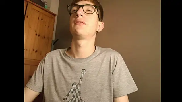 Snapshot of Erick_Taylor3 chatting on December 16, 8:24 pm Erick Taylor3 online show from December 16, 8:24 pm