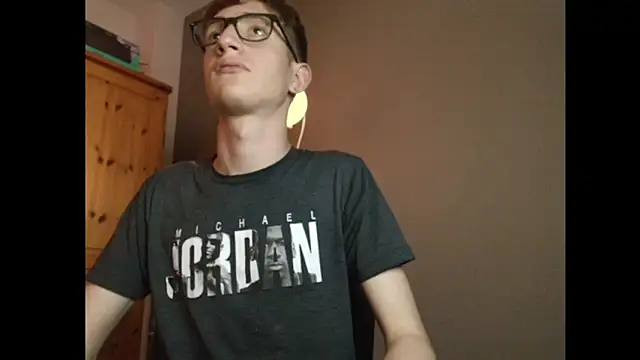 Snapshot of Erick_Taylor3 chatting on December 13, 8:04 pm Erick Taylor3 online show from December 13, 8:04 pm