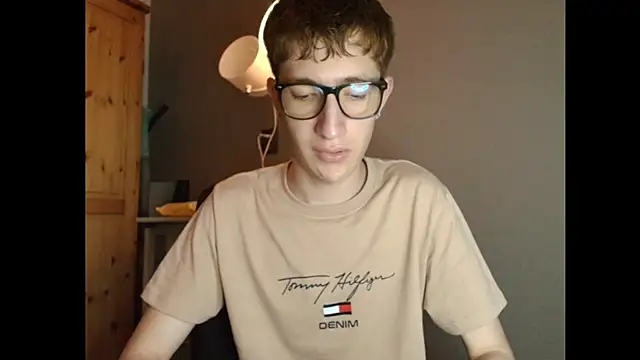 Snapshot of Erick_Taylor3 chatting on December 17, 8:25 pm Erick Taylor3 online show from December 17, 8:25 pm