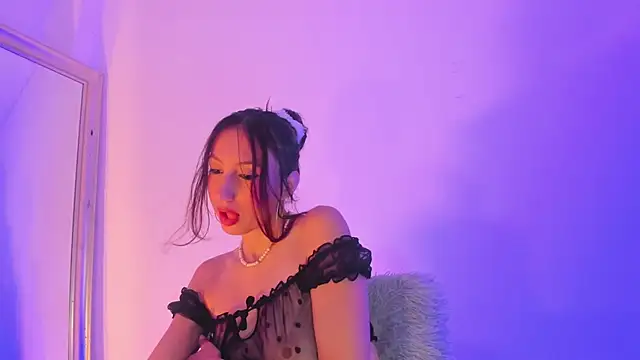 Snapshot of lily_ross1 chatting on November 5, 1:58 pm lily ross1 online show from November 5, 1:58 pm