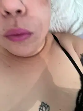Rheetnena1 online show from March 21, 2:43 pm