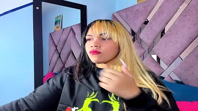 Snapshot of Faehlis_ chatting on November 12, 4:05 am Faehlis online show from November 12, 4:05 am