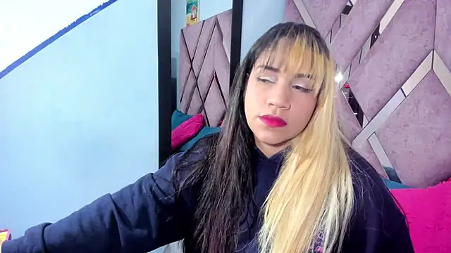 Snapshot of Faehlis_ chatting on November 25, 4:57 am Faehlis online show from November 25, 4:57 am