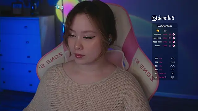 Snapshot of damilui chatting on November 10, 7:08 pm damilui online show from November 10, 7:08 pm