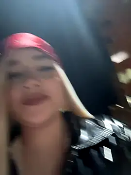 Snapshot of YourSmallCake chatting on October 31, 2:08 am YourSmallCake online show from October 31, 2:08 am