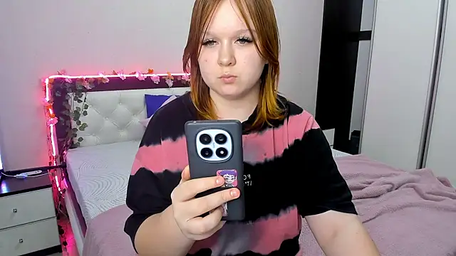 Snapshot of Lovly_Vixen chatting on November 22, 6:29 pm Lovly Vixen online show from November 22, 6:29 pm