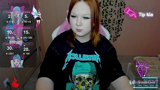 Snapshot of Lovly_Vixen chatting on October 28, 5:12 pm Lovly Vixen online show from October 28, 5:12 pm