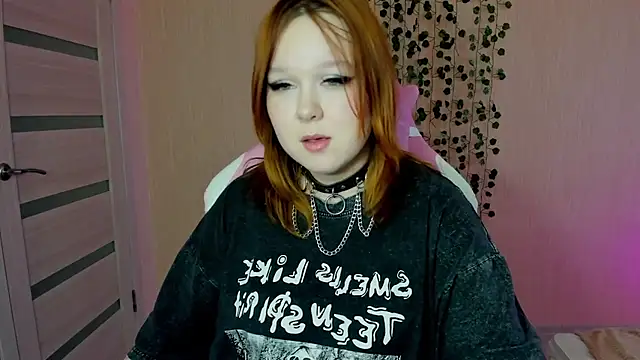 Snapshot of Lovly_Vixen chatting on October 25, 8:35 am Lovly Vixen online show from October 25, 8:35 am