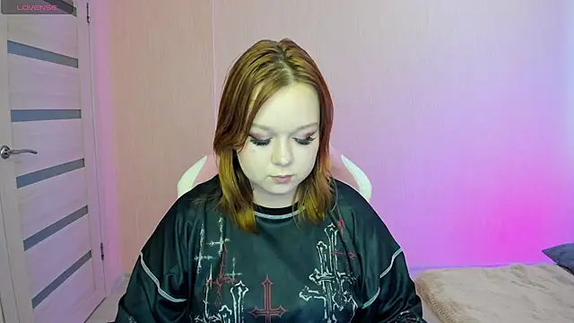 Snapshot of Lovly_Vixen chatting on October 23, 7:40 am Lovly Vixen online show from October 23, 7:40 am