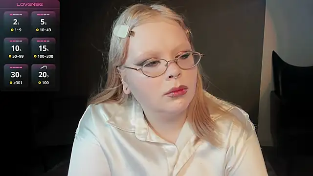 Snapshot of LottieReed chatting on May 22, 7:06 am LottieReed online show from May 22, 7:06 am
