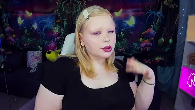 Snapshot of LottieReed chatting on May 28, 9:06 am LottieReed online show from May 28, 9:06 am