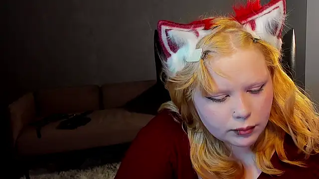 Snapshot of LottieReed chatting on May 7, 6:28 am LottieReed online show from May 7, 6:28 am