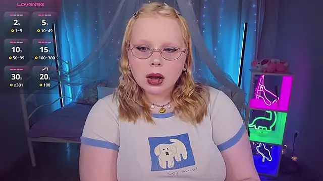 Snapshot of LottieReed chatting on June 7, 12:10 pm LottieReed online show from June 7, 12:10 pm