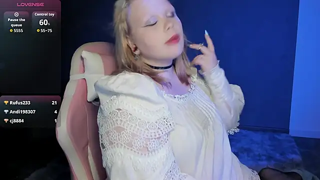 Snapshot of LottieReed chatting on May 16, 10:36 am LottieReed online show from May 16, 10:36 am