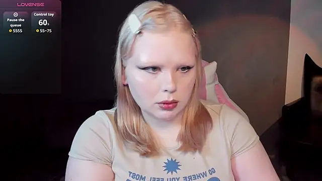Snapshot of LottieReed chatting on May 21, 8:12 am LottieReed online show from May 21, 8:12 am
