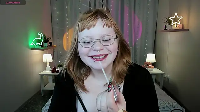 LottieReed online show from November 5, 4:43 pm