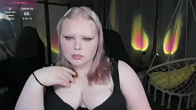 Snapshot of LottieReed chatting on May 29, 7:14 am LottieReed online show from May 29, 7:14 am