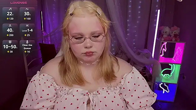 Snapshot of LottieReed chatting on June 20, 12:10 pm LottieReed online show from June 20, 12:10 pm