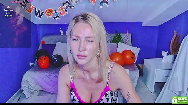 Snapshot of MadamMilly_ chatting on October 30, 6:23 am MadamMilly online show from October 30, 6:23 am