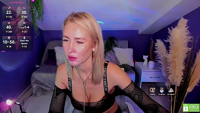 Snapshot of MadamMilly_ chatting on November 8, 6:39 am MadamMilly online show from November 8, 6:39 am