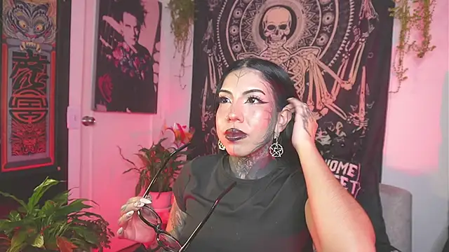 Dalia Vorhees online show from May 26, 1:15 am