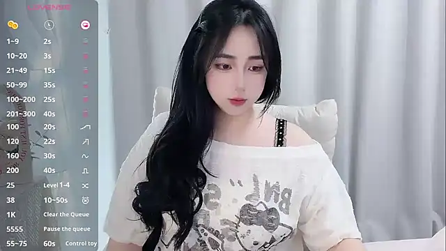 Love-hanzaizai718 online show from April 13, 12:09 pm