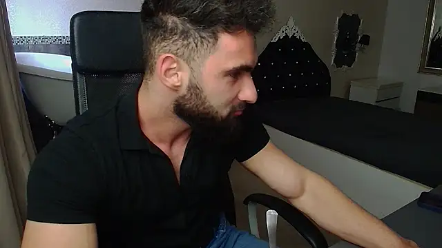 Snapshot of MicahLane chatting on July 9, 4:35 am MicahLane online show from July 9, 4:35 am